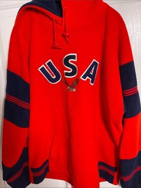 OCEAN      (by Lee& Lee ) 
RED WHITE & BLUE SWEATSHIRT